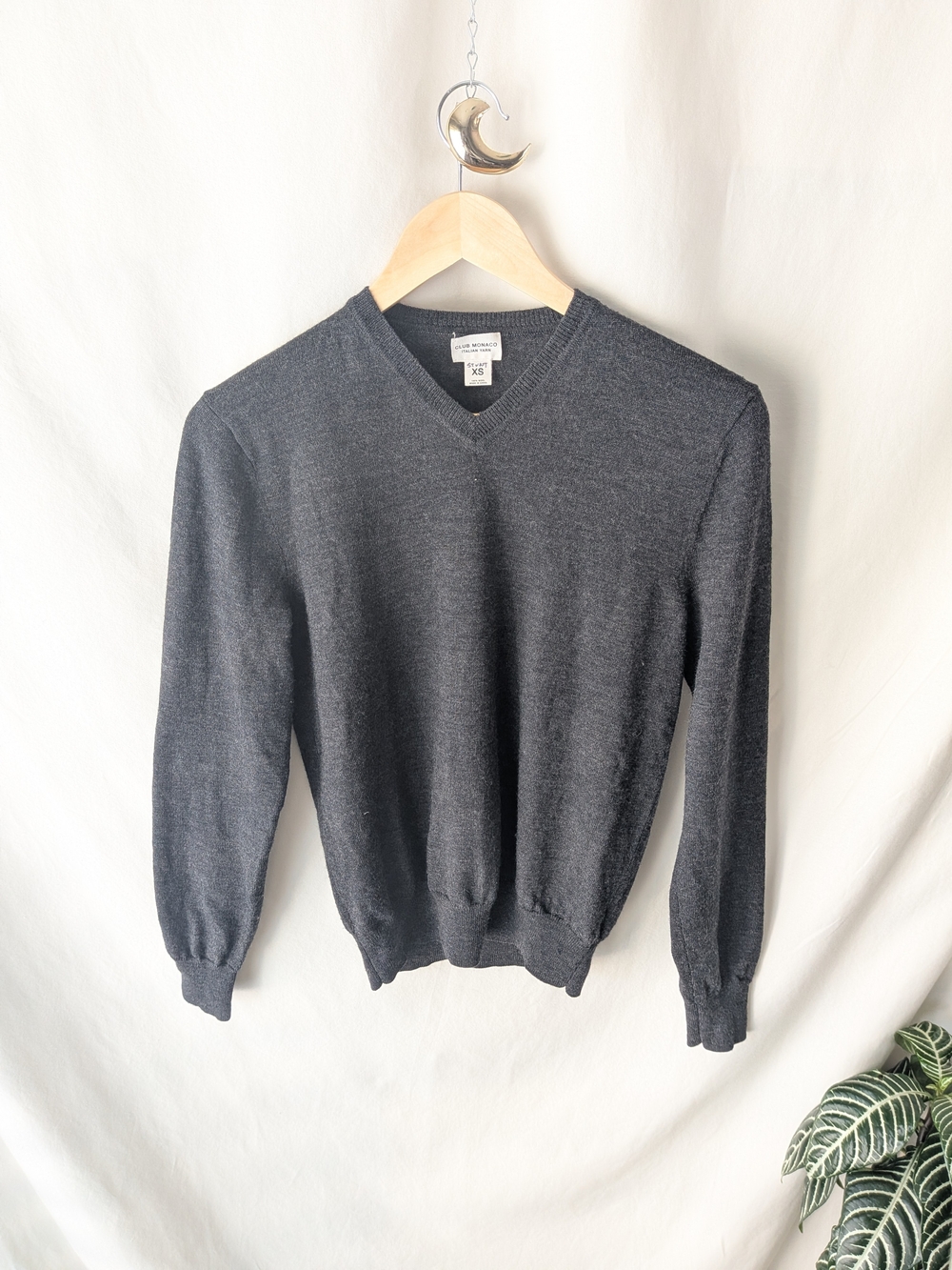 Classic Men's 100% Italian Wool V-Neck Sweater - Charcoal